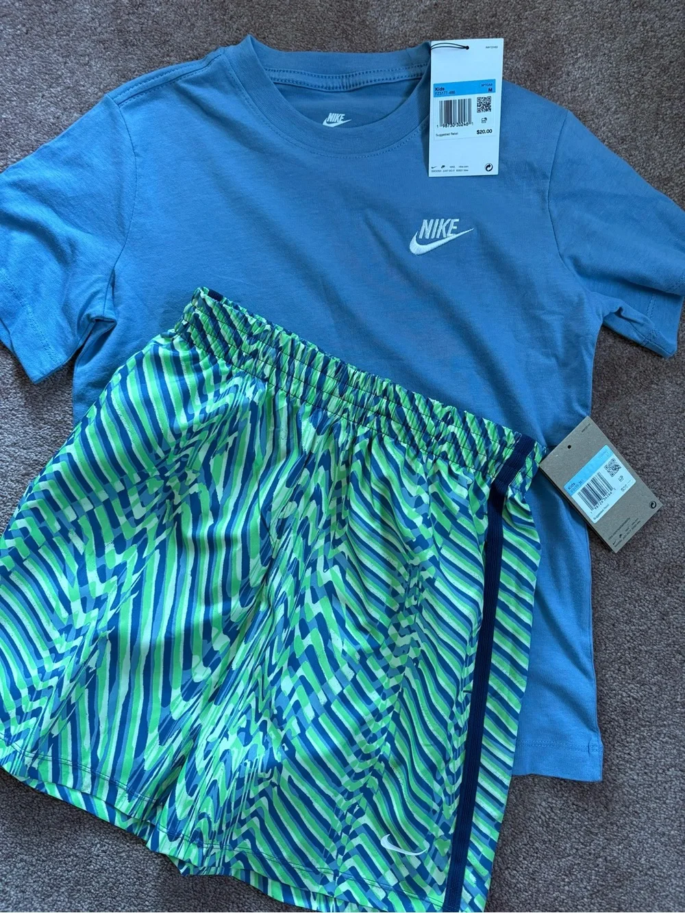 Nike Kids Boys set lot bundle tshirts shorts athletic sports medium NW5